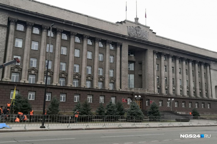 Всего будет высажено 40 елей Всего будет высажено 40 елей