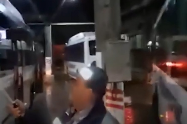 Ждать своей очереди на мойку приходится часами Ждать своей очереди на мойку приходится часами