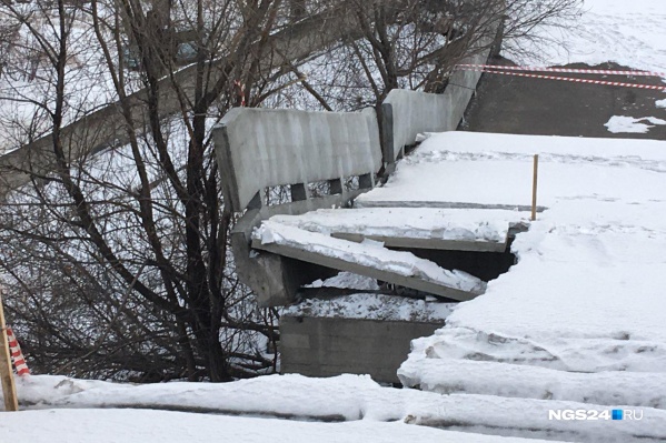 Рухнуло вниз полтора пролета Рухнуло вниз полтора пролета