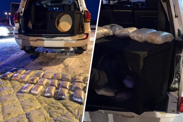 Груз силовики нашли в багажнике внедорожника Груз силовики нашли в багажнике внедорожника