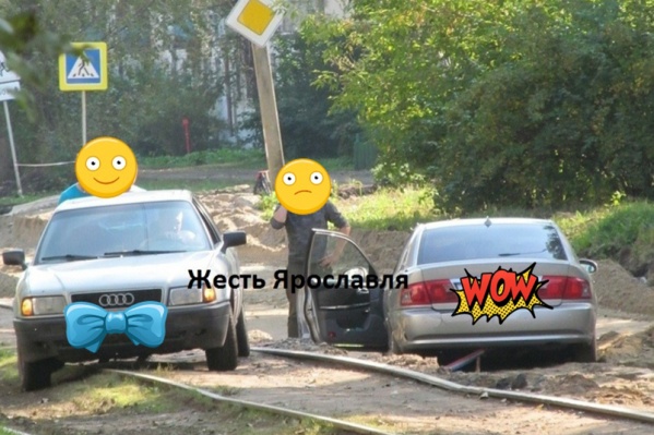 Машина попыталась проехать, но увязла в песке Машина попыталась проехать, но увязла в песке
