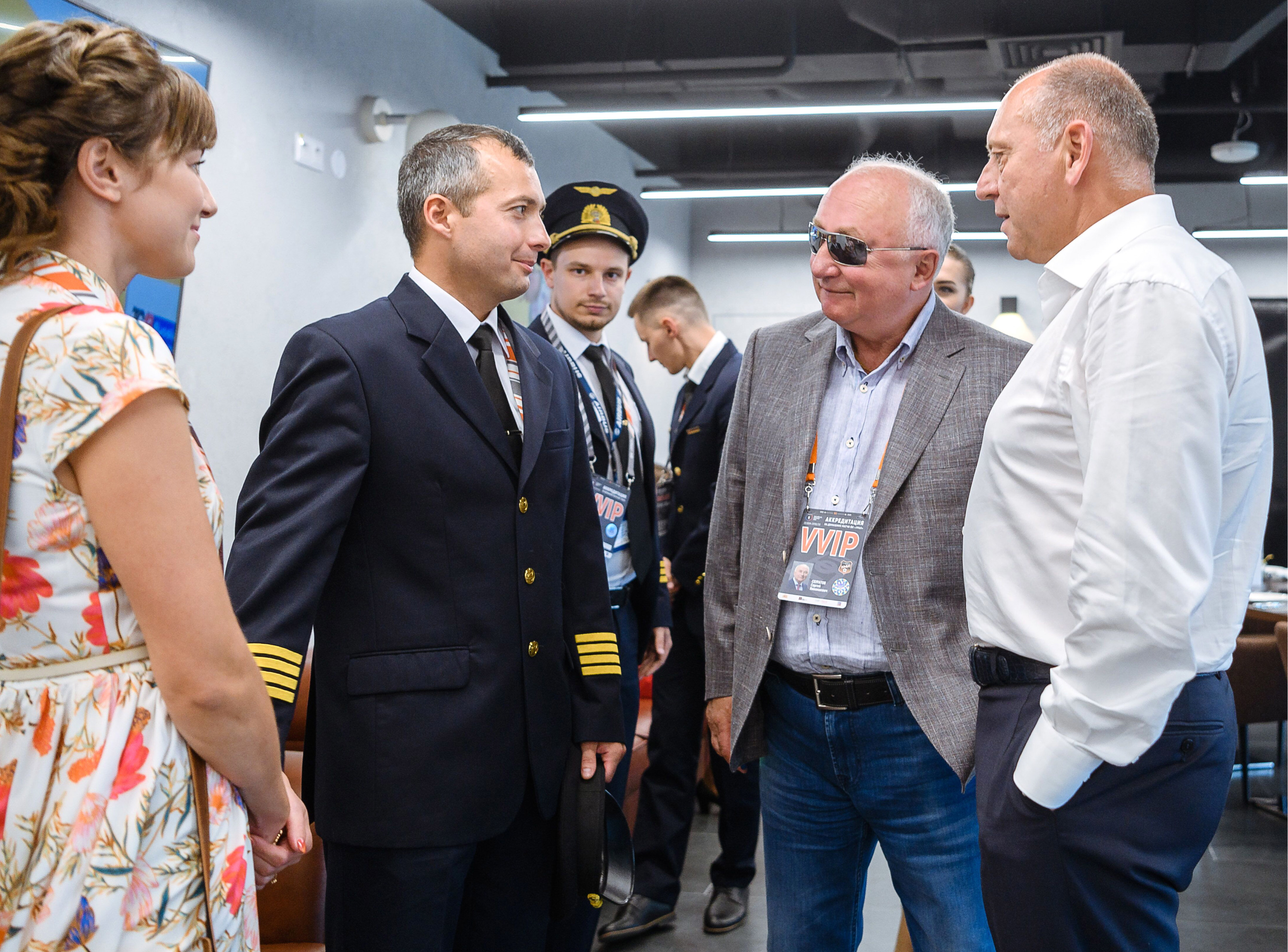 В августе «Уральские авиалинии» прогремели на весь мир, <a href="https://www.e1.ru/news/spool/theme_id-15130.html" target="_blank" class="_">когда пилоты авиакомпании совершили вынужденную посадку в кукурузном поле</a>. Никто на борту не пострадал. На фото слева КВС Дамир Юсупов В августе «Уральские авиалинии» прогремели на весь мир, <a href="https://www.e1.ru/news/spool/theme_id-15130.html" target="_blank" class="_">когда пилоты авиакомпании совершили вынужденную посадку в кукурузном поле</a>. Никто на борту не пострадал. На фото слева КВС Дамир Юсупов