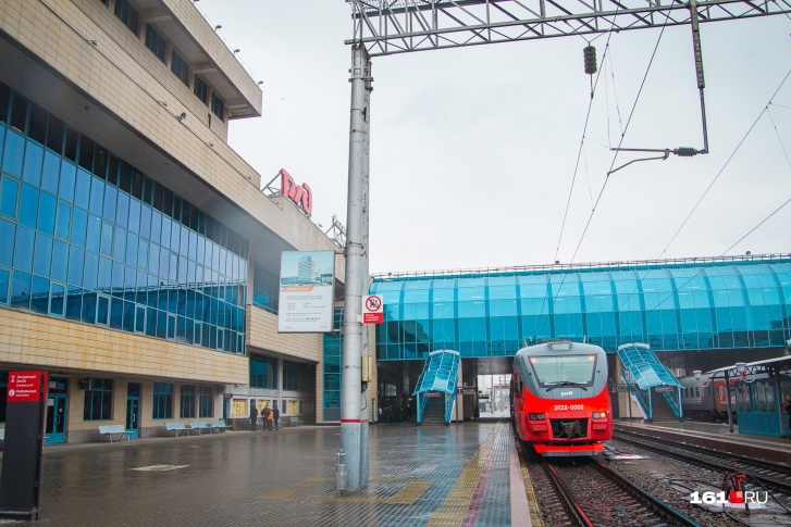 Из-за наводнения поезда приедут на станции Ростовской области намного позже запланированного времени Из-за наводнения поезда приедут на станции Ростовской области намного позже запланированного времени