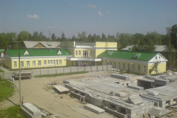 C 2008 года стройка у поликлиники приостановлена C 2008 года стройка у поликлиники приостановлена