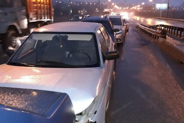 Автомобилисты сетуют и на утренний гололед Автомобилисты сетуют и на утренний гололед 