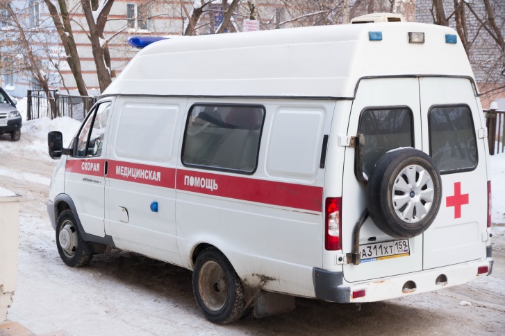 На месте ДТП работает скорая помощь На месте ДТП работает скорая помощь