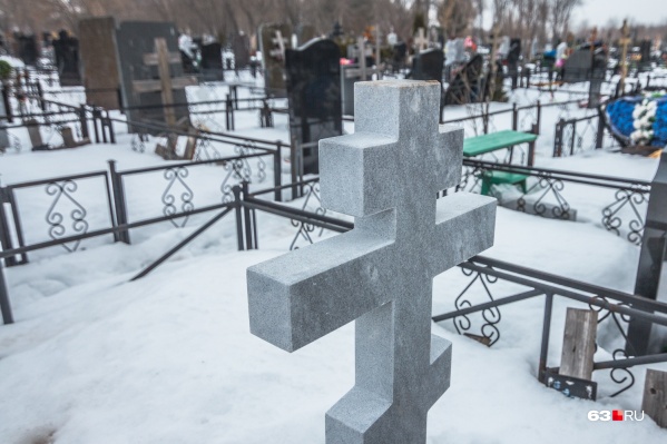 Землю под захоронения власти дают бесплатно, а вот на цены на ритуальные услуги влиять не могут Землю под захоронения власти дают бесплатно, а вот на цены на ритуальные услуги влиять не могут