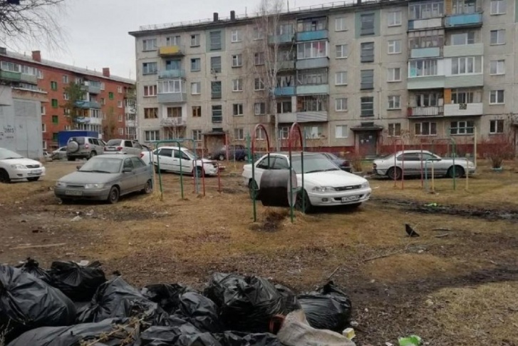 Соблюдать правила парковки омские автовладельцы стараются не всегда (и это ещё мягко сказано) Соблюдать правила парковки омские автовладельцы стараются не всегда (и это ещё мягко сказано)