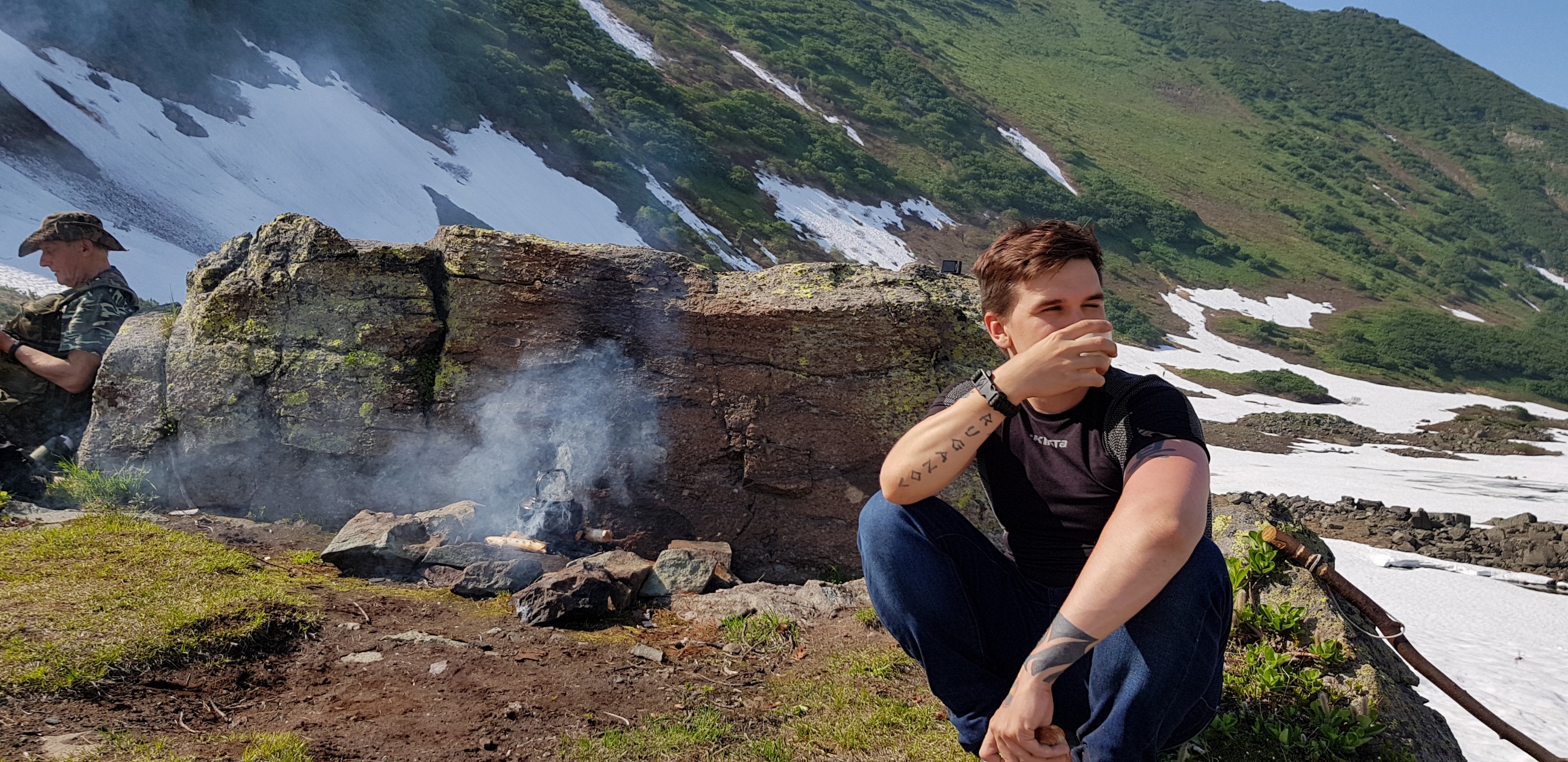 Во время пеших походов туристы часто заваривают травяной чай. Родниковая вода тут такая чистая, что её можно пить прямо из водоёма без кипячения Во время пеших походов туристы часто заваривают травяной чай. Родниковая вода тут такая чистая, что её можно пить прямо из водоёма без кипячения
