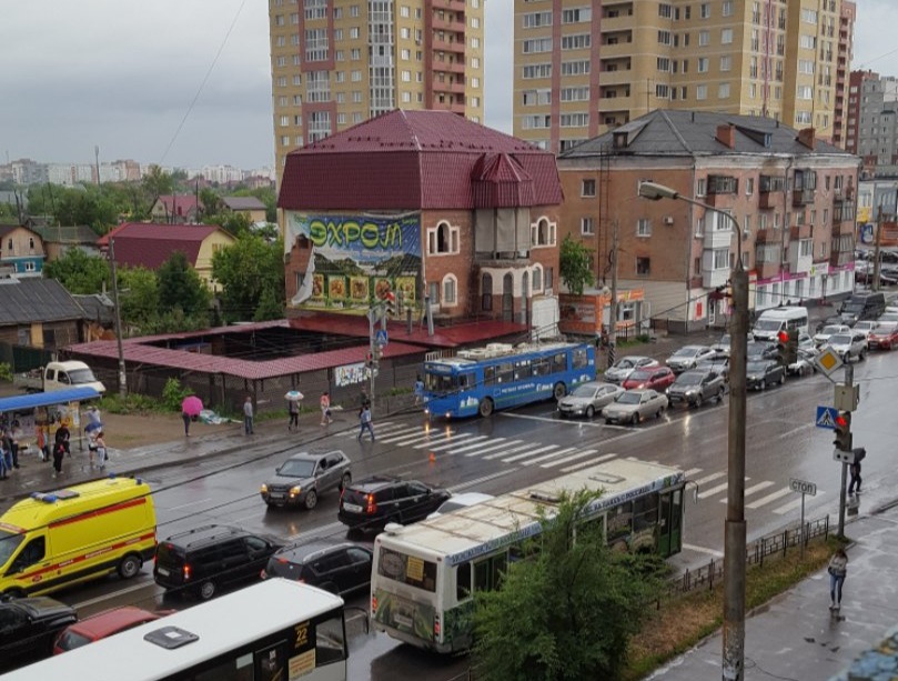 Линии омск. 16 Линия Омск. Омск 10 лет октября 16 линия. Ул. Омская 16 линия. Остановка 16 линия Омск.