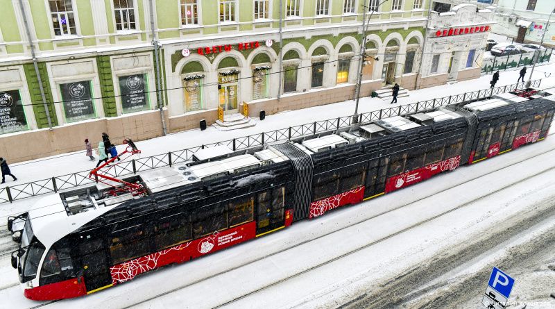 Новый трамвай на улице Ленина