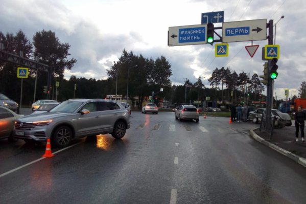 В ДТП серьезно пострадали четыре человека В ДТП серьезно пострадали четыре человека