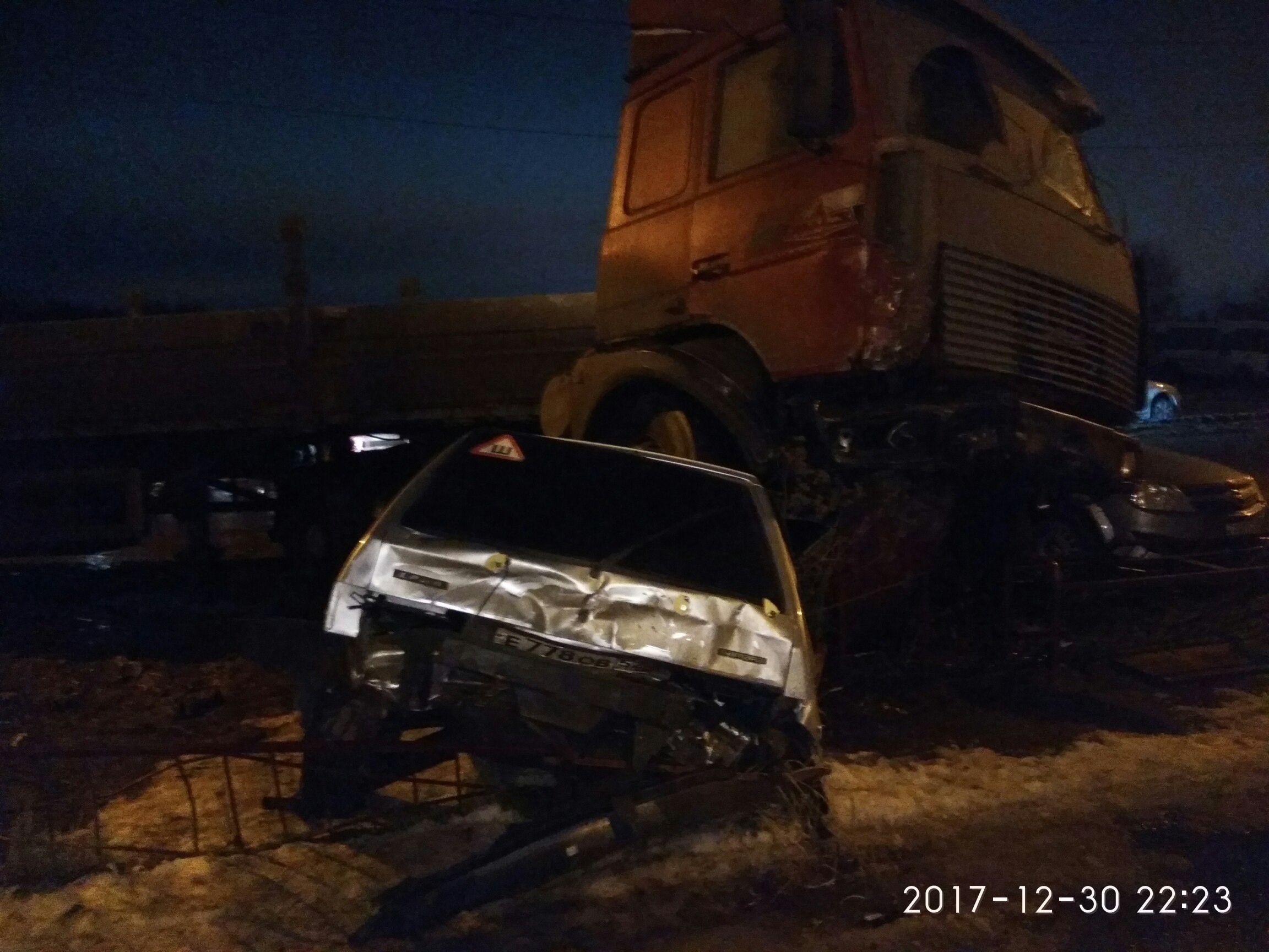 Водитель уснул. МАЗ с прицепом протаранил 11 автомобилей в Автозаводском районе