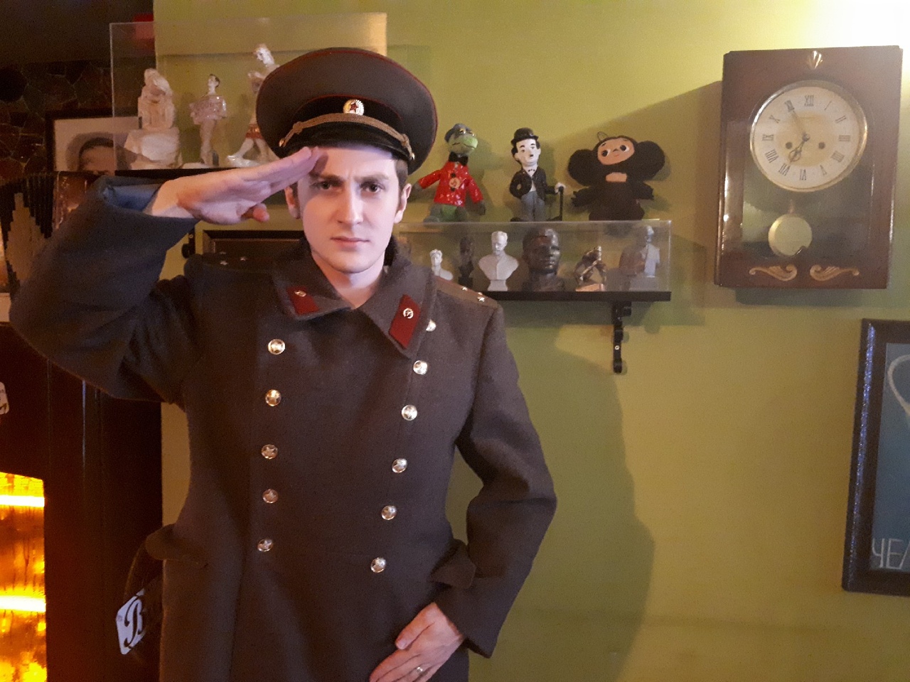 Муж Юлии — стюард турецких авиалиний, очень любит историю России Муж Юлии — стюард турецких авиалиний, очень любит историю России