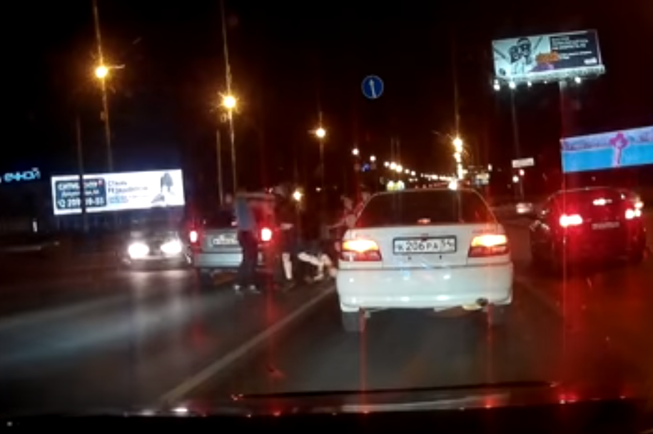 Драка на Октябрьском мосту Драка на Октябрьском мосту