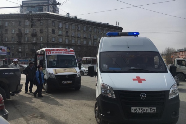 На площади Станиславского повторился вчерашний конфликт — маршрутке снова разбили стекло На площади Станиславского повторился вчерашний конфликт — маршрутке снова разбили стекло