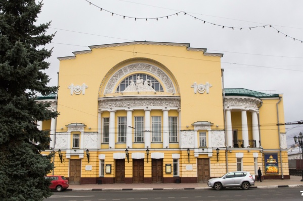 Акция будет на площадке у главного входа в театр Акция будет на площадке у главного входа в театр