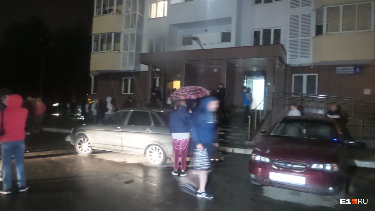 Жильцов эвакуировали Жильцов эвакуировали