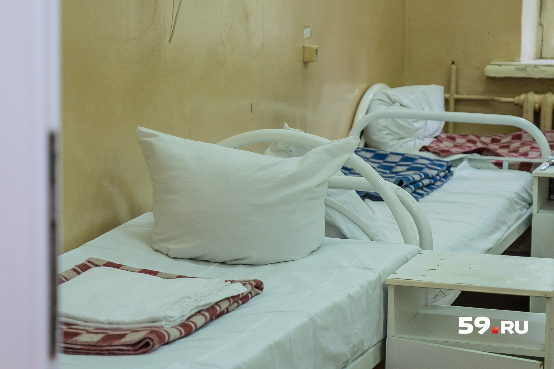 На этих кроватях спят пациентки отделения гинекологии