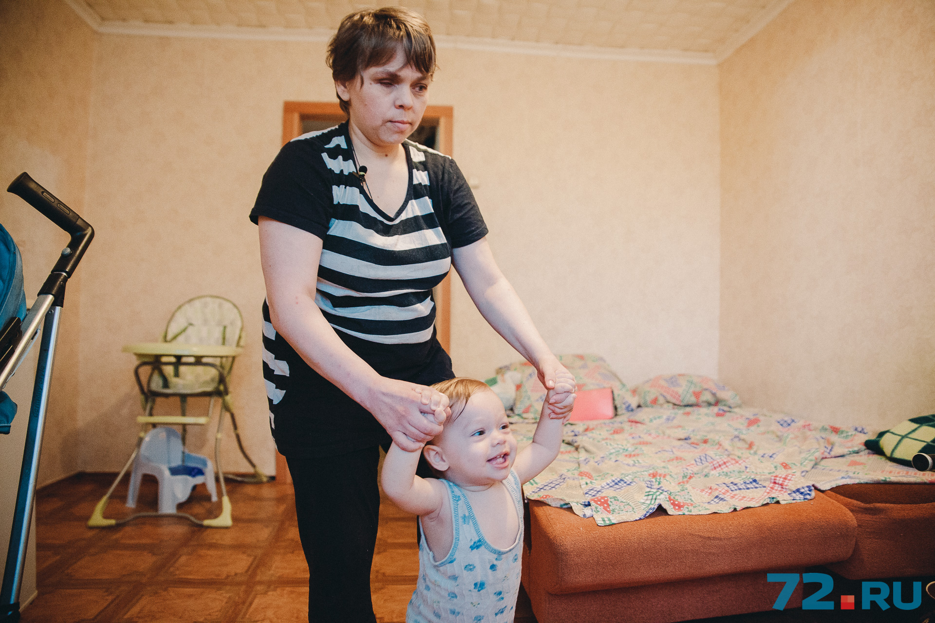 Анастасия, несмотря на проблемы со здоровьем, умудряется справляться с маленьким ребенком: и готовит, и стирает, и самостоятельно моет своего малыша Анастасия, несмотря на проблемы со здоровьем, умудряется справляться с маленьким ребенком: и готовит, и стирает, и самостоятельно моет своего малыша
