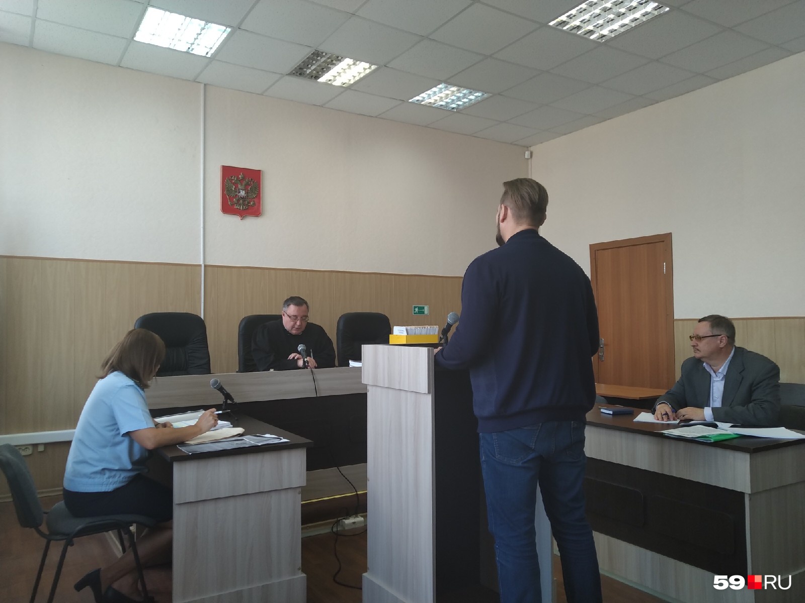 Гендиректор ЧОП, как и другие его коллеги, не считает, что охранница Яна Галкина что-то нарушила Гендиректор ЧОП, как и другие его коллеги, не считает, что охранница Яна Галкина что-то нарушила