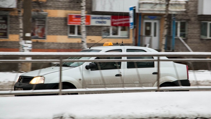 Расплатился за поездку кулаками: в Архангельске сотрудника МВД обвиняют в избиении таксиста
