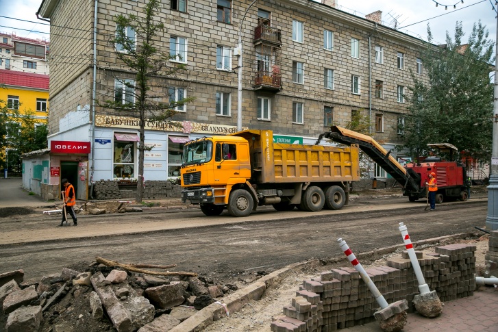 На ремонт и строительство дорог в Красноярске выделяют 1 миллиард рублей