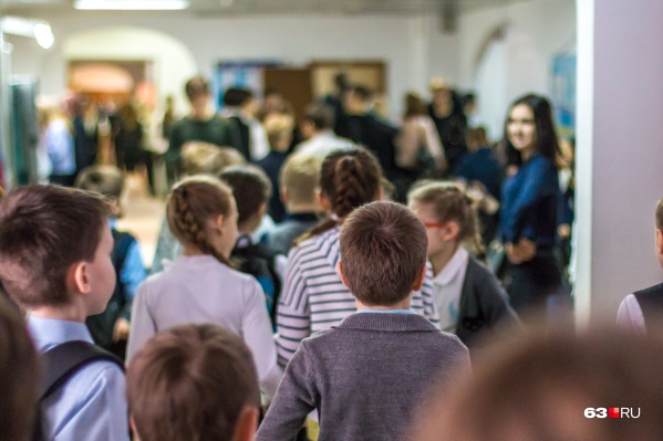 После уроков в пятницу школьники отправились на внеплановые недельные выходные После уроков в пятницу школьники отправились на внеплановые недельные выходные 