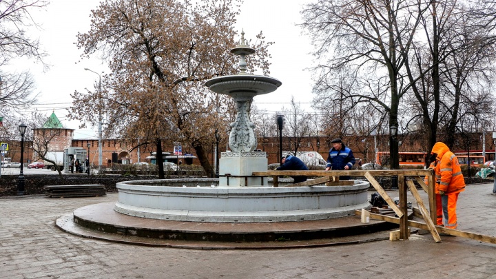 Фото дня. В Нижнем Новгороде укутали фонтан