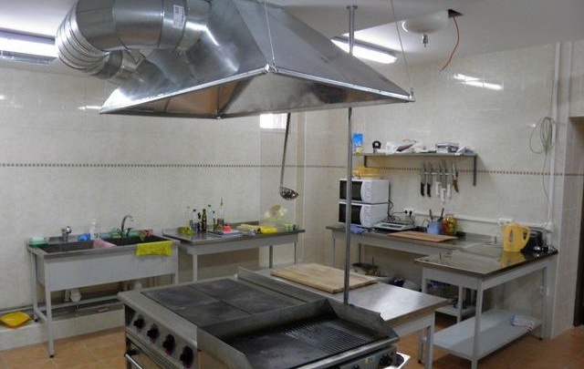 Из-за антисанитарии на кухне на месяц закрыли тюменскую столовую