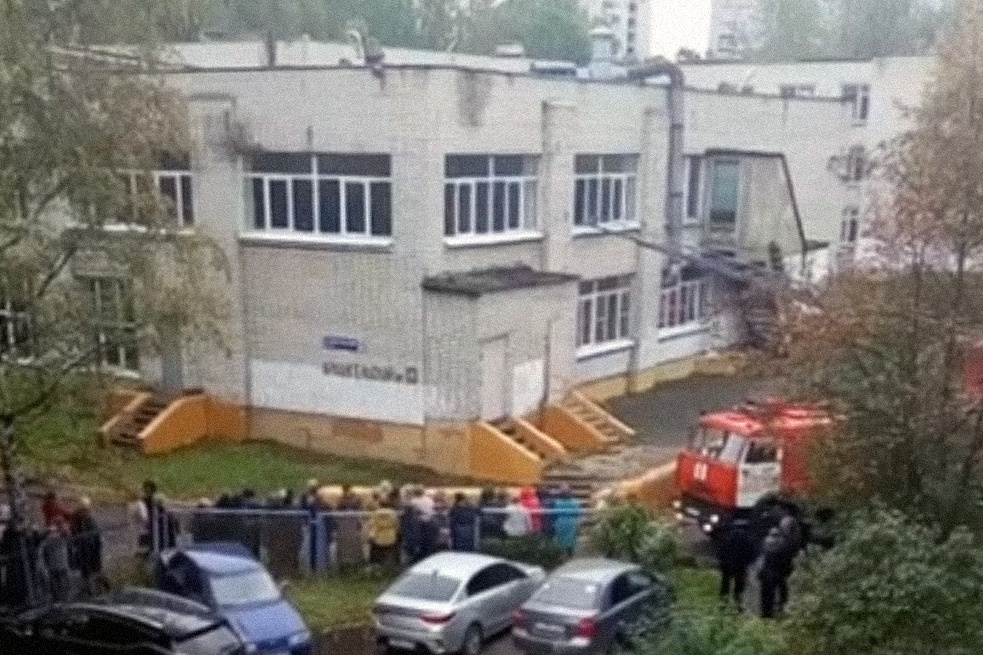 В Ярославле эвакуировали школу, в которой две недели назад случился пожар