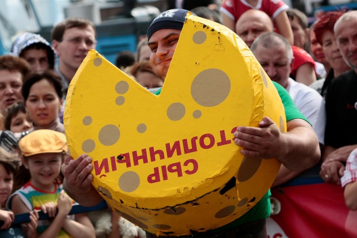 Санкции на сыры, рыбу и другие продукты действуют с 2014 года Санкции на сыры, рыбу и другие продукты действуют с 2014 года