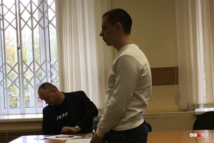 Экс-полицейский частично признал вину Экс-полицейский частично признал вину