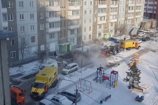 На месте работают аварийные службы На месте работают аварийные службы