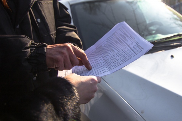 Дорогостоящий автомобиль прозябал на стоянке в налоговой службе Дорогостоящий автомобиль прозябал на стоянке в налоговой службе