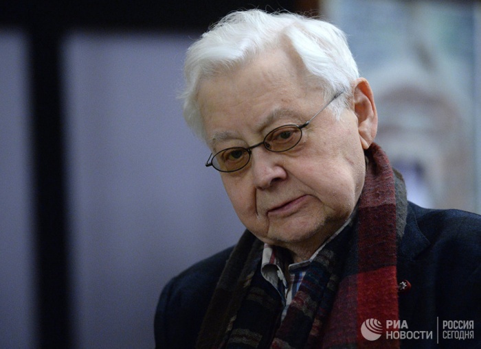 В последние месяцы артист тяжело болел В последние месяцы артист тяжело болел