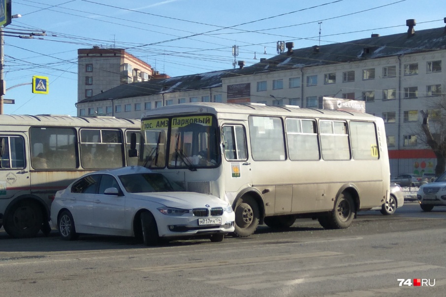 В мартовской аварии на перекрестке Курчатова и Воровского по вине водителя ПАЗа погиб ребенок, ехавший в BMW В мартовской аварии на перекрестке Курчатова и Воровского по вине водителя ПАЗа погиб ребенок, ехавший в BMW