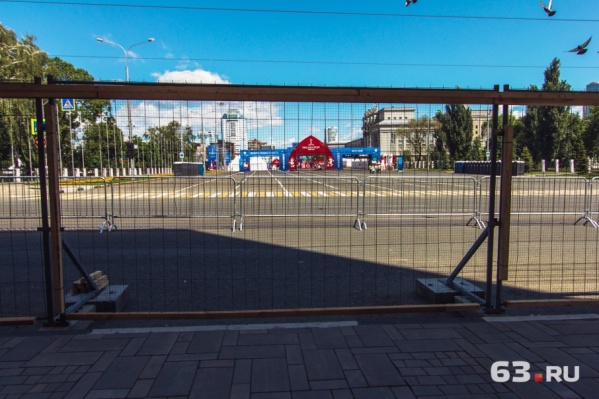 Движение транспорта ограничивают из-за проведения фан-феста на площади Куйбышева Движение транспорта ограничивают из-за проведения фан-феста на площади Куйбышева