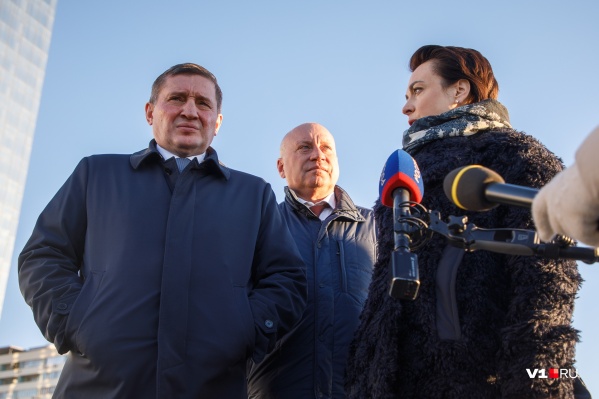 Хозяйка будущего концессионера с главой Волгограда и губернатором Хозяйка будущего концессионера с главой Волгограда и губернатором