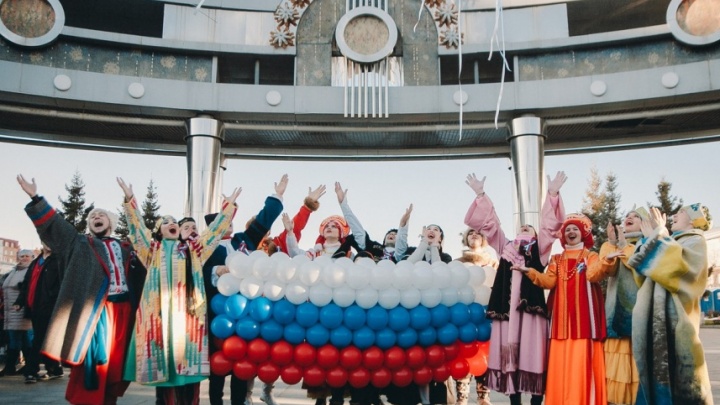 Ледяной душ, полевая кухня, песни и танцы: пять способов отметить День народного единства в Тюмени