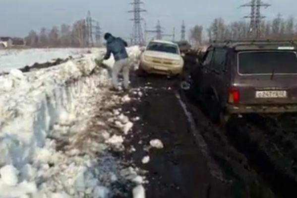 Выбраться из грязевого плена не так-то просто Выбраться из грязевого плена не так-то просто