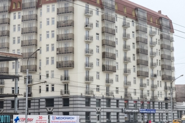 В недостроенном и не сданном «Консолью» «Доме поэтов» на ул. Партизана Железняка с 2015 года живут 30 семей В недостроенном и не сданном «Консолью» «Доме поэтов» на ул. Партизана Железняка с 2015 года живут 30 семей