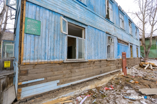 В пяти аварийных домах проживают 62 семьи В пяти аварийных домах проживают 62 семьи