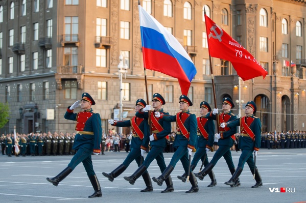 Перед главным выходом на площадь военные проведут три репетиции в центре Волгограда Перед главным выходом на площадь военные проведут три репетиции в центре Волгограда