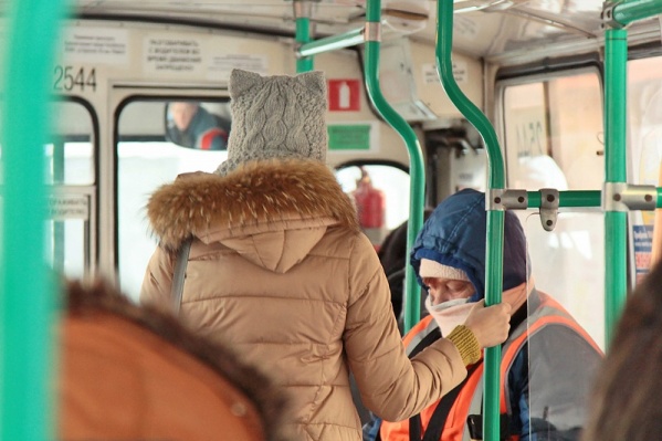 Мужчине стало плохо в салоне троллейбуса Мужчине стало плохо в салоне троллейбуса