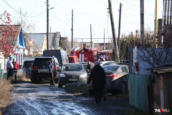 Помимо мальчика, в частном доме в коркинском поселке Роза погибли его мама, бабушка и друзья семьи Помимо мальчика, в частном доме в коркинском поселке Роза погибли его мама, бабушка и друзья семьи