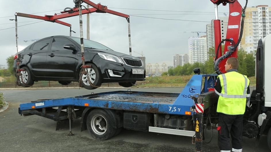 Правомерна ли эвакуация автомобилей с дворовых территорий?