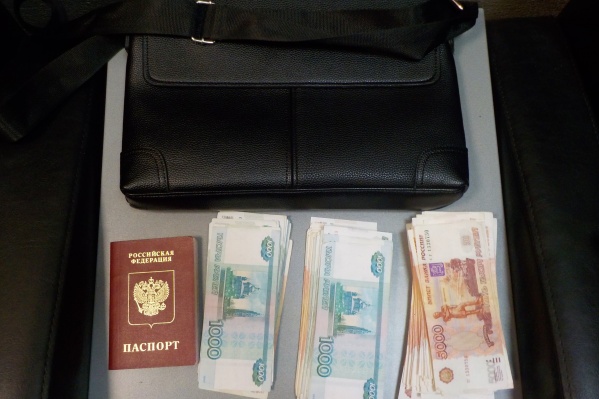 Часть денег у пассажиров изъяли Часть денег у пассажиров изъяли