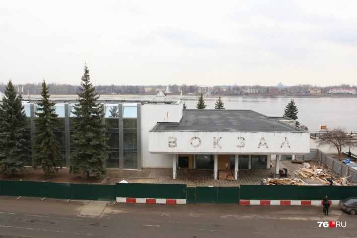 «Не обогатил Ярославль»: собственник речного вокзала решил доказать, что здание не памятник
