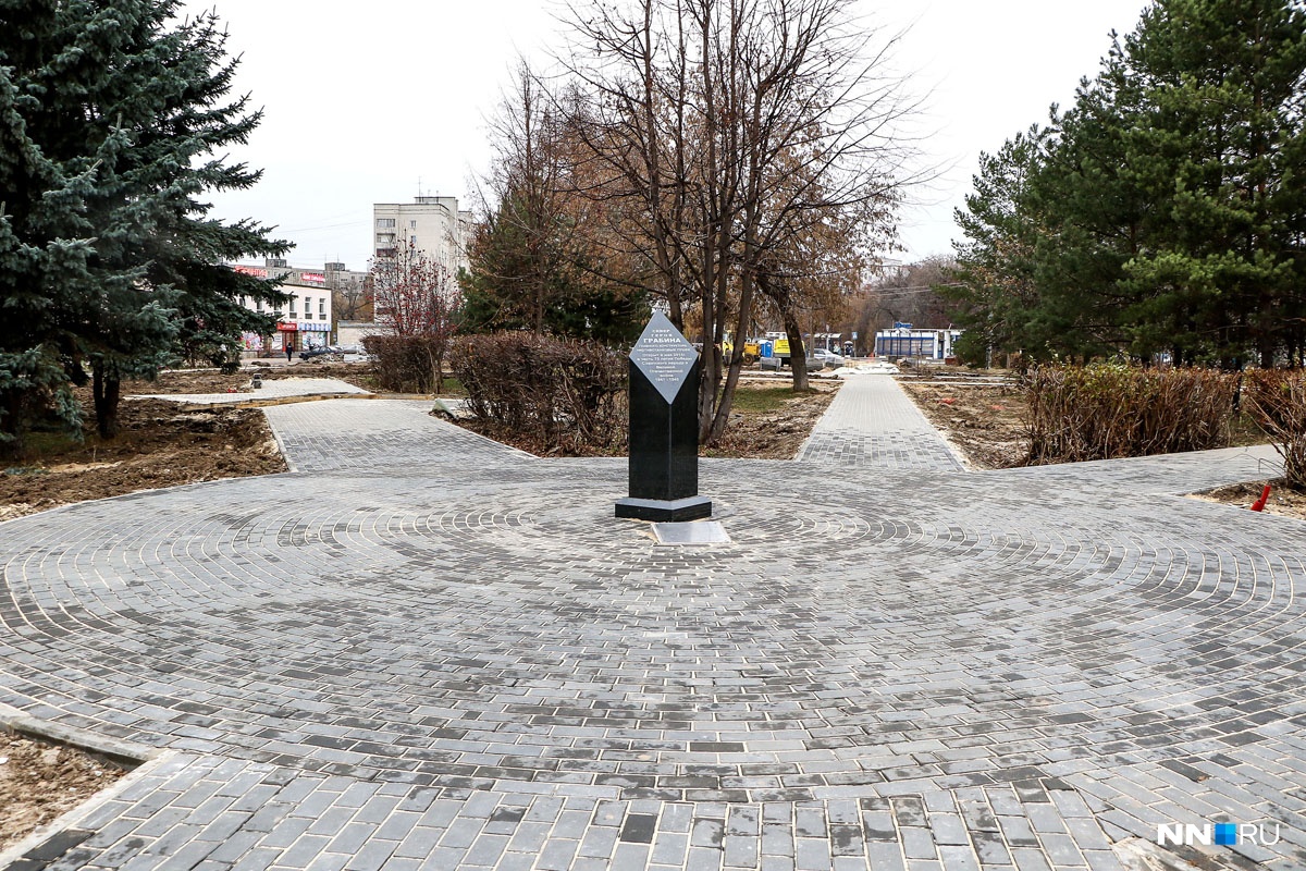 Центральная площадка с памятным знаком советскому конструктору Василию Грабину выглядит достойно